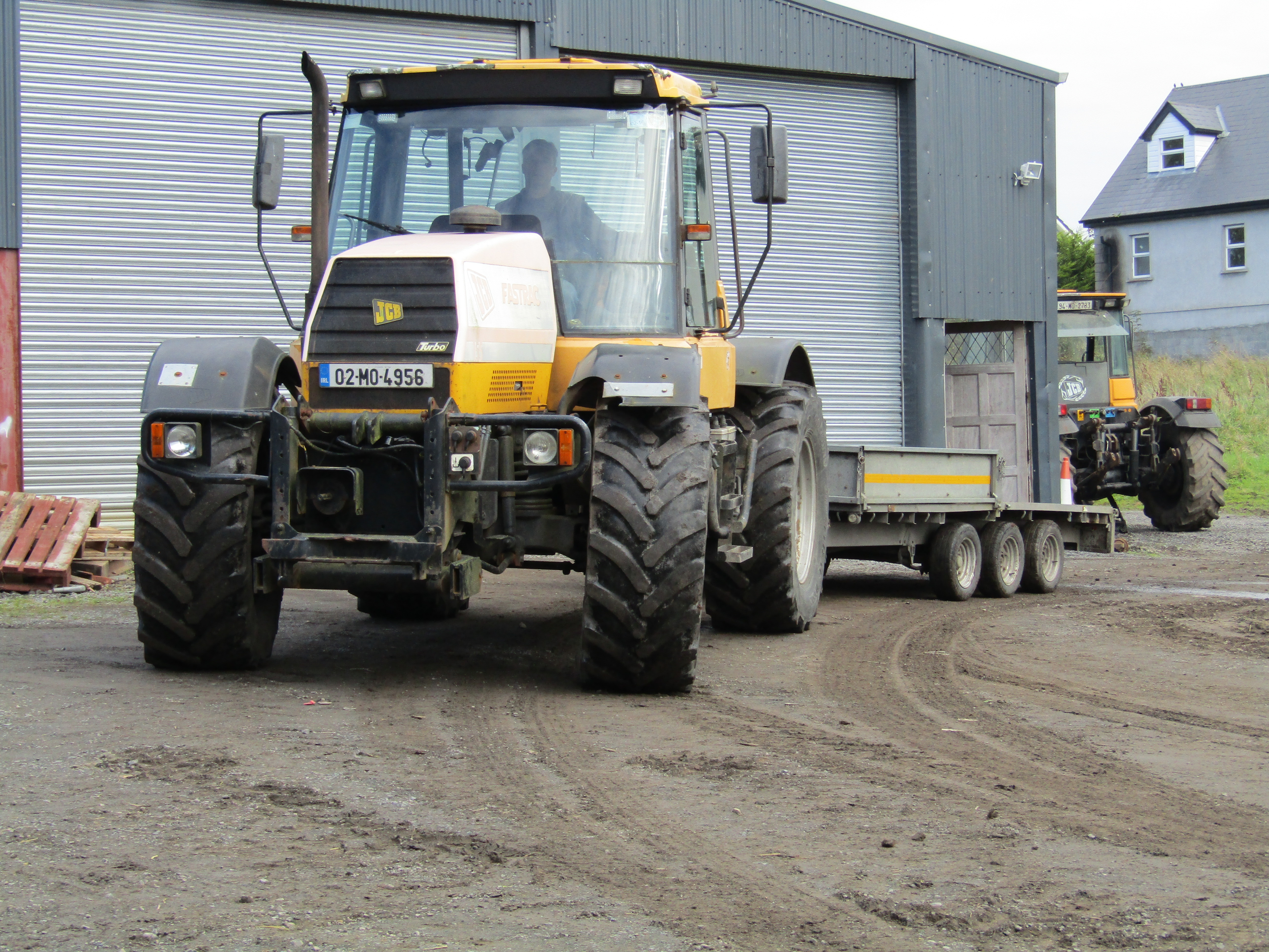 declan mc ellin plant hire logo